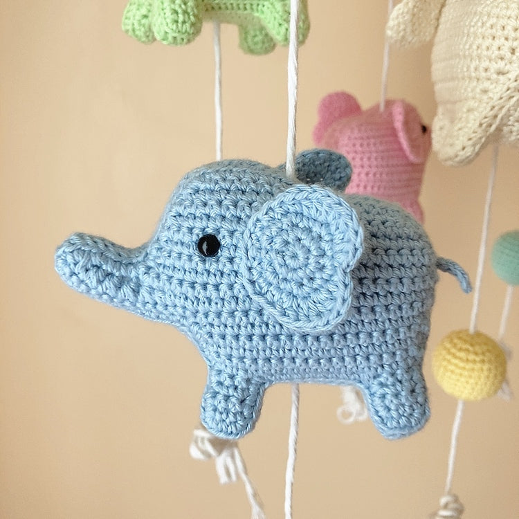 Mobile Bébé Éléphants en Crochet