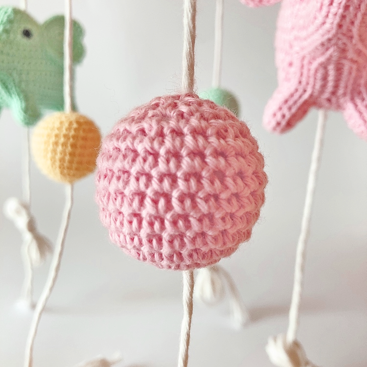 Mobile Bébé Éléphants en Crochet