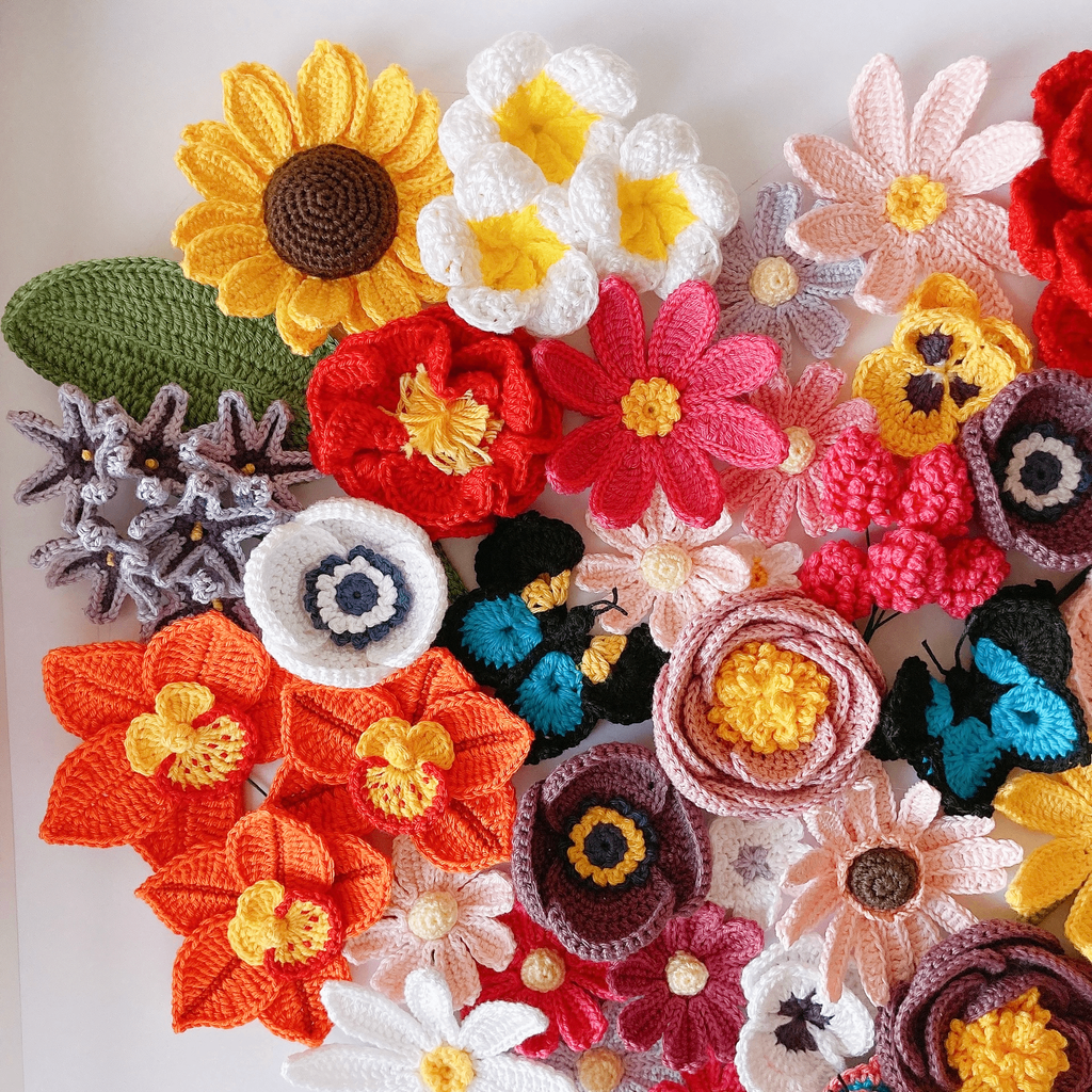 Tableau floral au crochet en forme de cœur Fleurétoilée