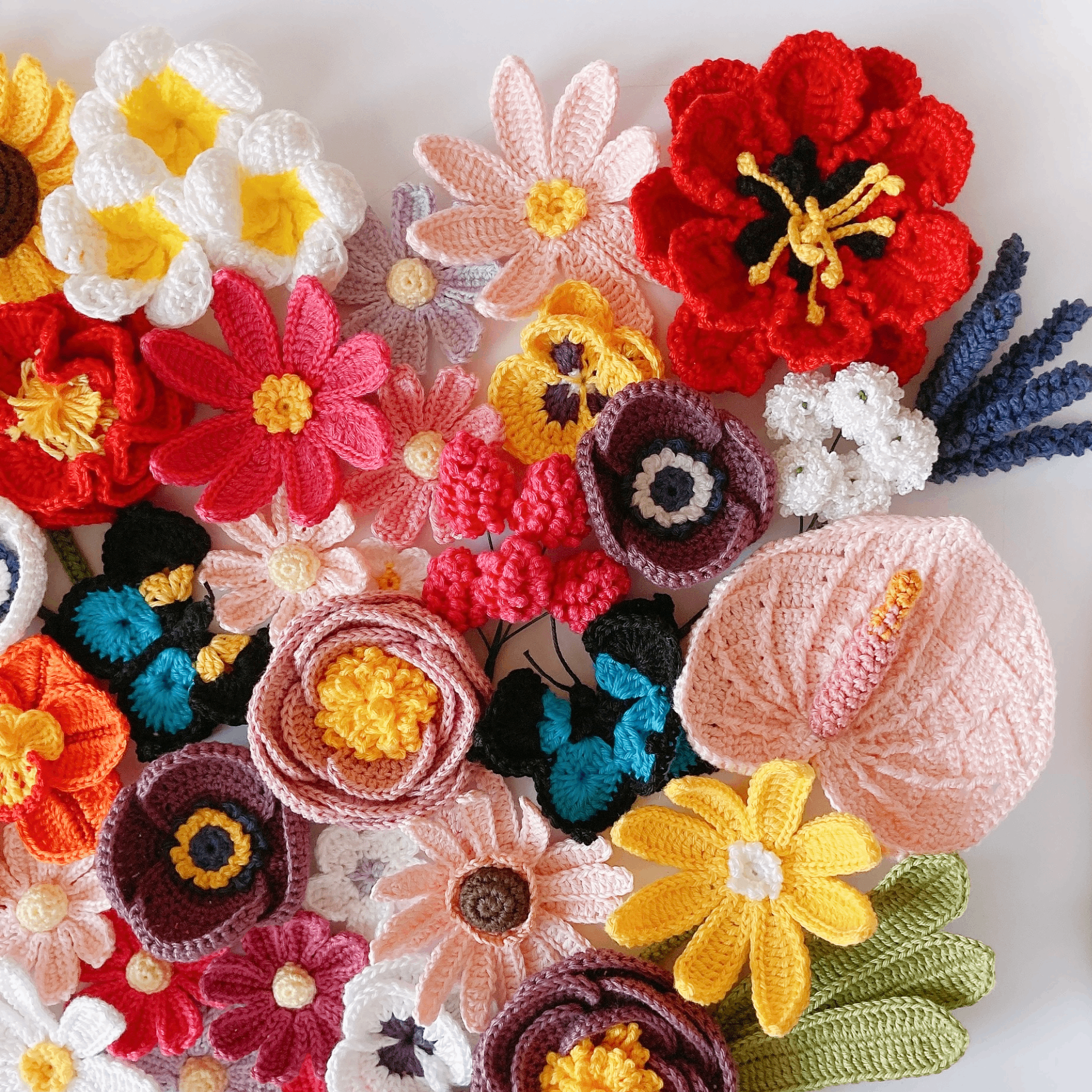 Tableau floral au crochet en forme de cœur Fleurétoilée