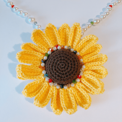 Collier tournesol en crochet avec perles