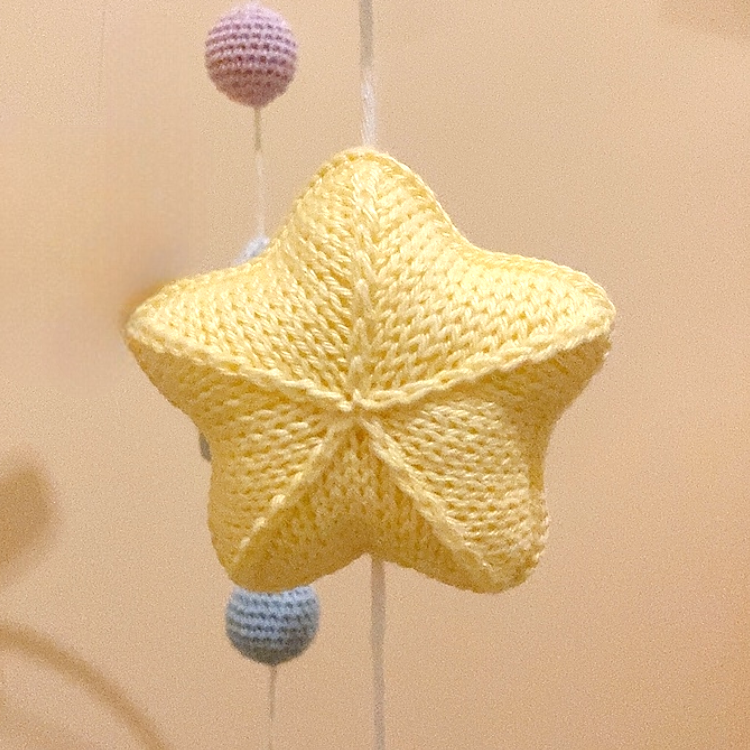 Mobile Bébé Évolutif  "La Valse des Baleines" - Crochet Fait Main