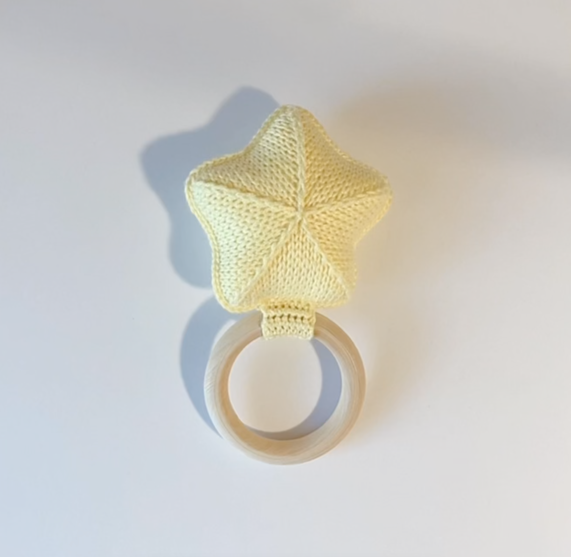 Hochet Étoile Bébé – Anneau Dentition en Bois & Crochet Fait Main