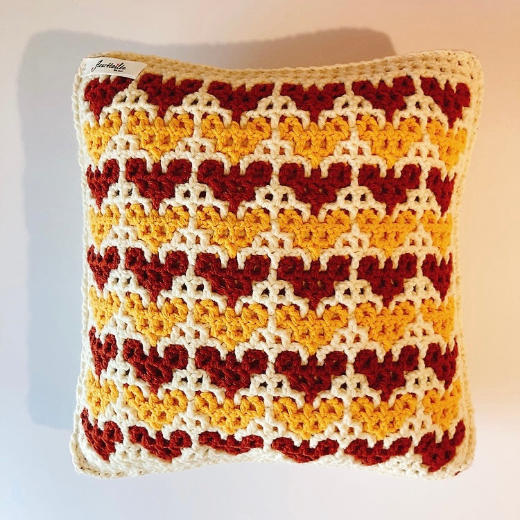 Coussin au crochet en motif cœurs Fleurétoilée