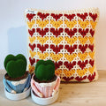 Coussin au crochet en motif cœurs Fleurétoilée