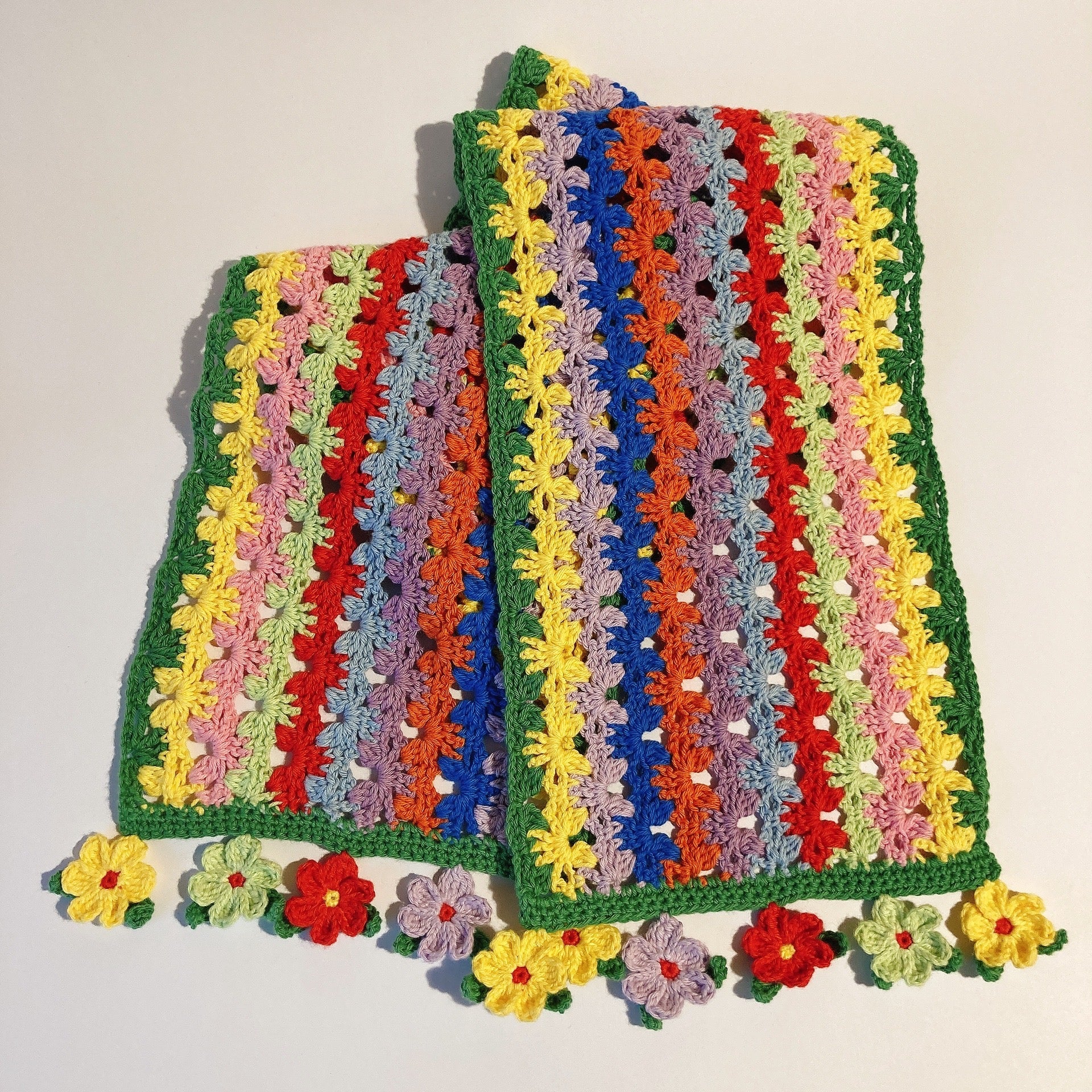 Écharpe au crochet couleur vivacité Fleurétoilée