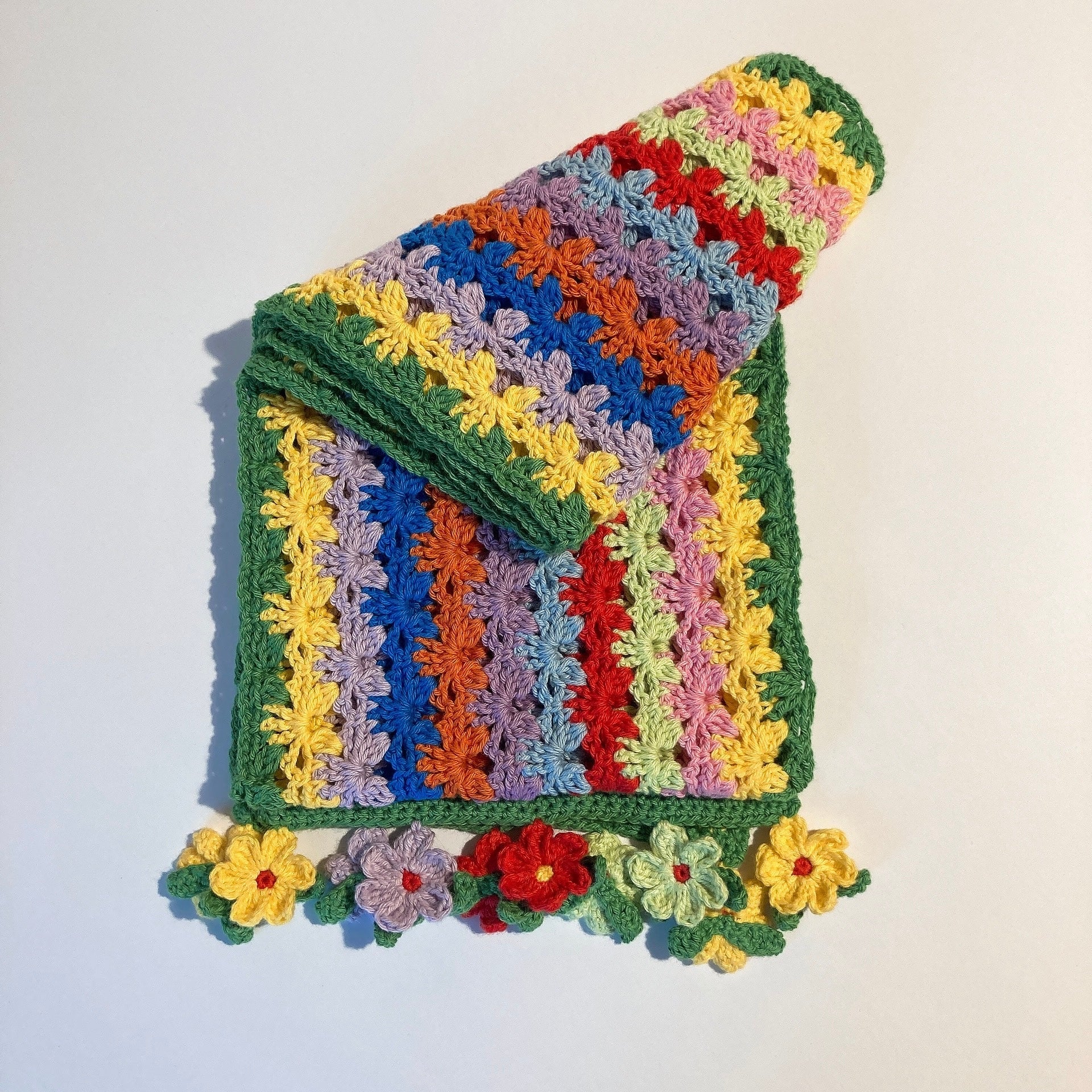 Écharpe au crochet couleur vivacité Fleurétoilée