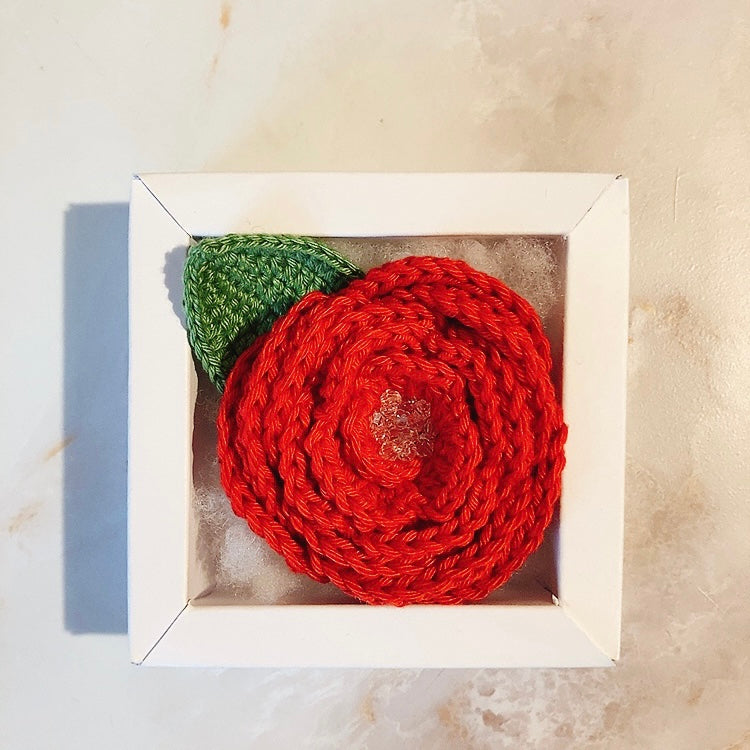 Collier en crochet avec fleur rose Fleurétoilée