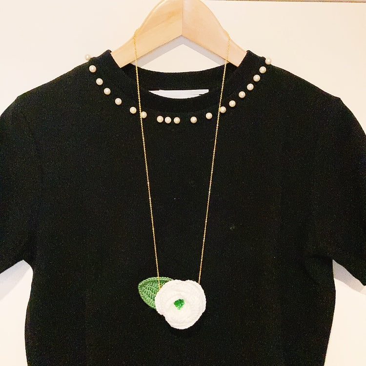 Collier en crochet avec fleur rose Fleurétoilée