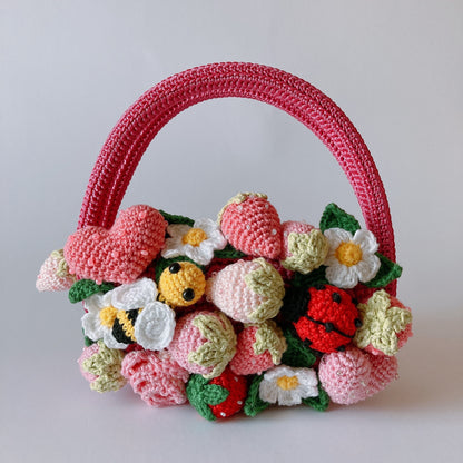 Mini-Häkeltasche – Erdbeeren und Herzen