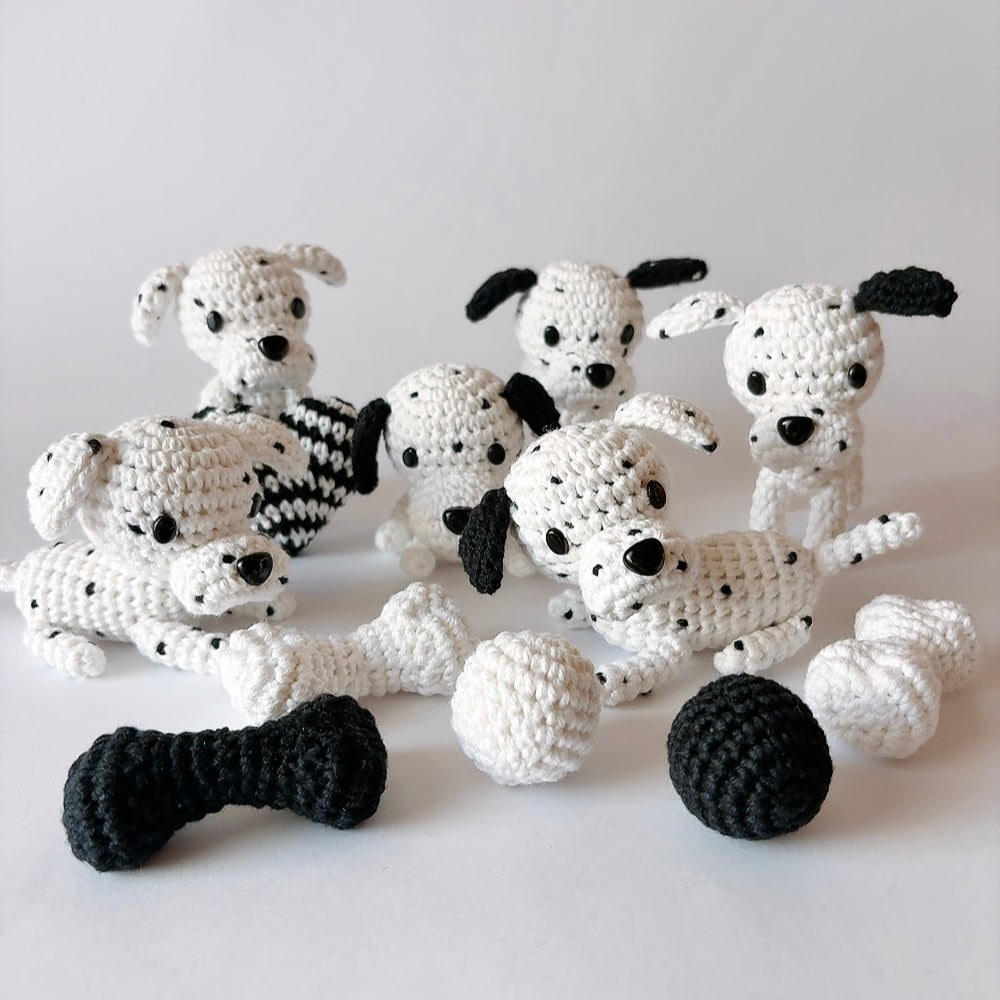 Mobile Bébé noir et blanc Évolutif "Les adorables Dalmatiens" - Crochet Fait Main