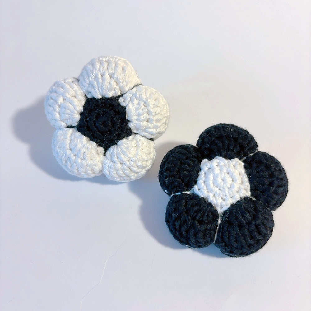 Mobile Bébé noir et blanc "Le Jardin Stellaire" – Crochet Fait Main