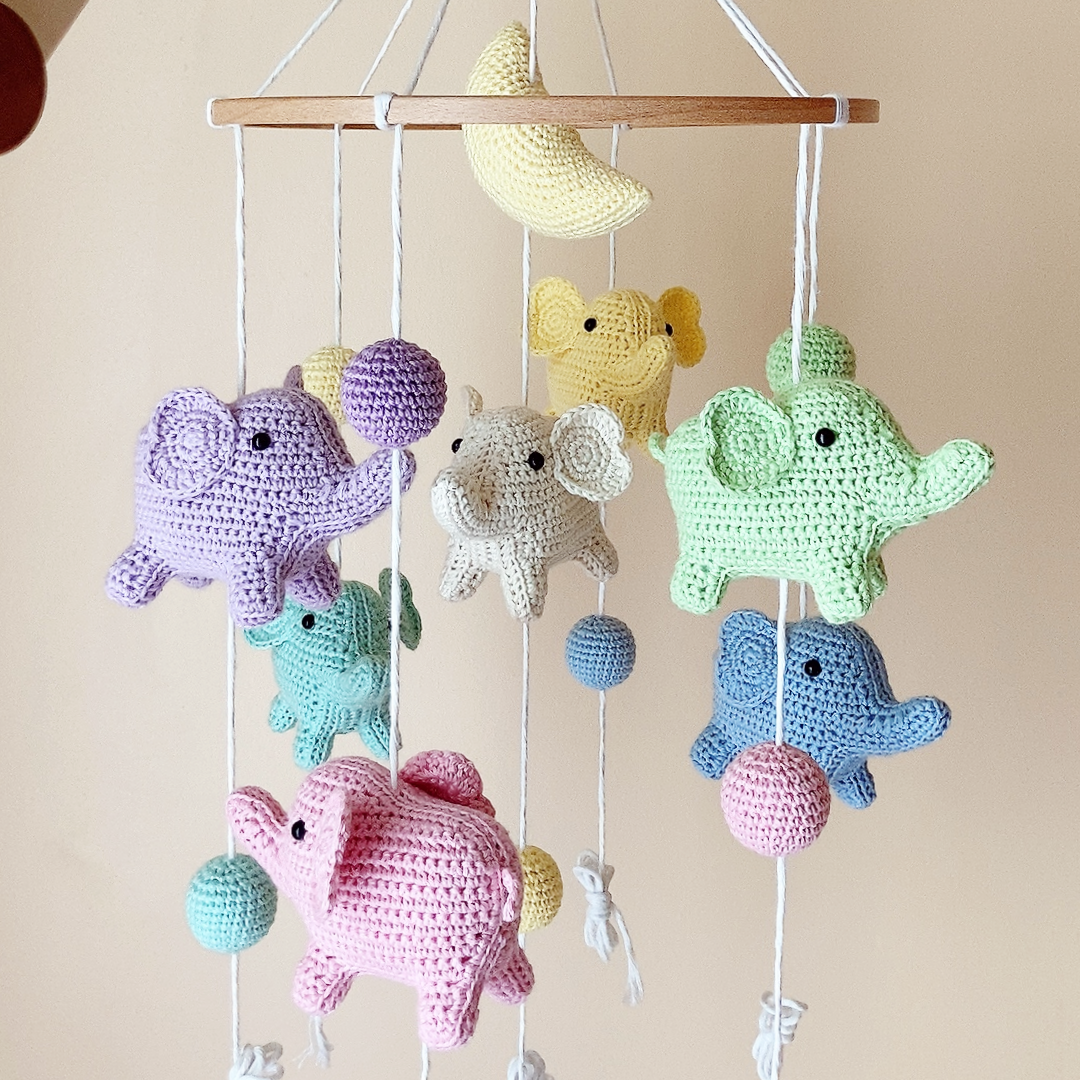 Mobile Bébé Éléphants en Crochet