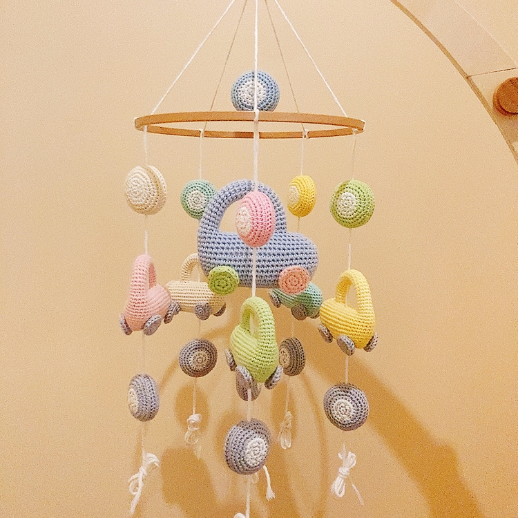 Mobile bébé voiture crochet fait main