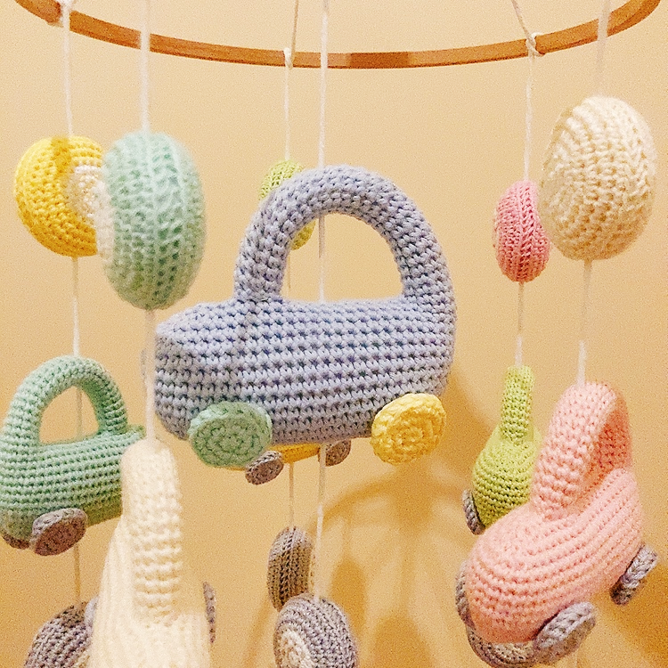 Mobile bébé voiture crochet fait main