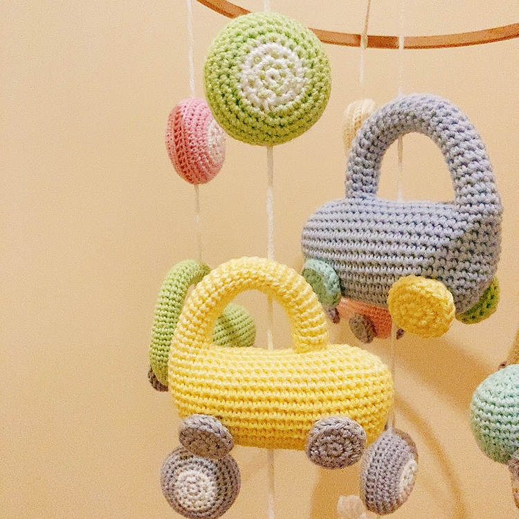Mobile bébé voiture crochet fait main