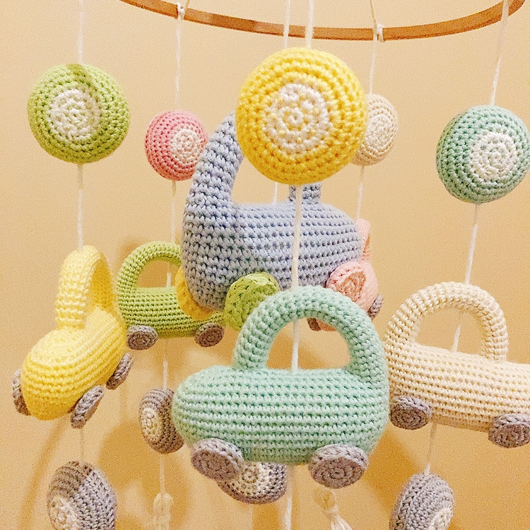 Mobile bébé voiture crochet fait main