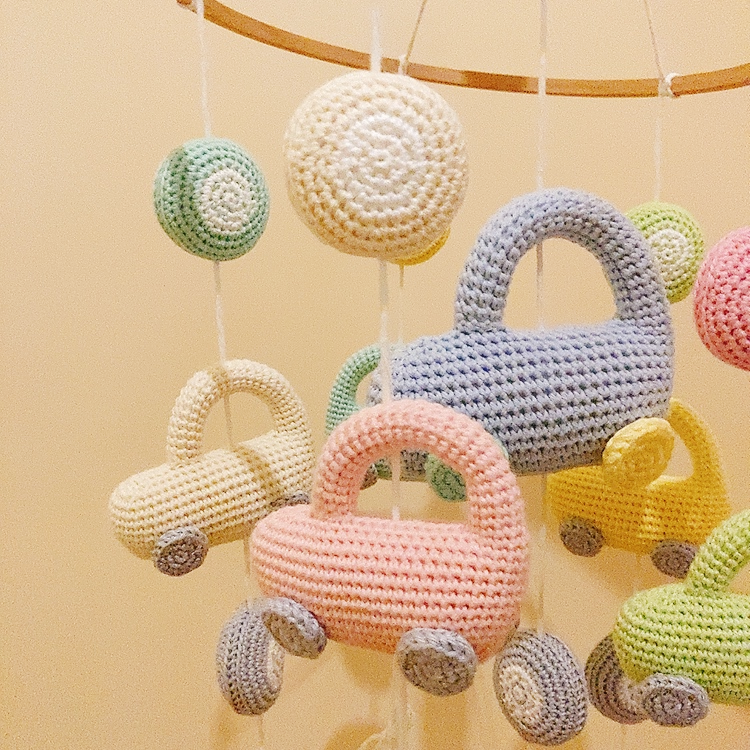 Mobile bébé voiture crochet fait main