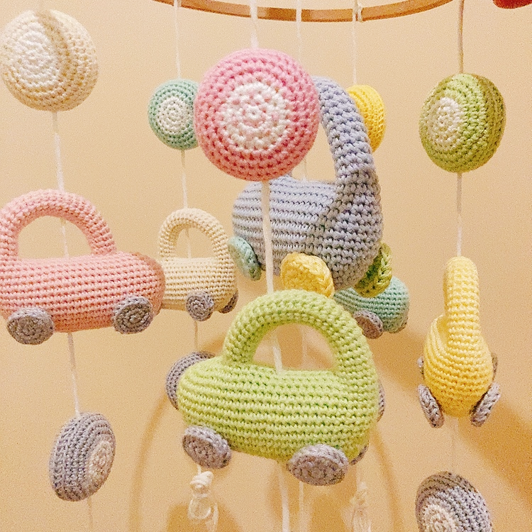 Mobile bébé voiture crochet fait main
