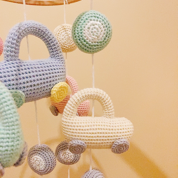Mobile bébé voiture crochet fait main