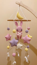Mobile bébé étoilé en crochet – Lapin & Lune rose, fait main MÔBi MÛBi