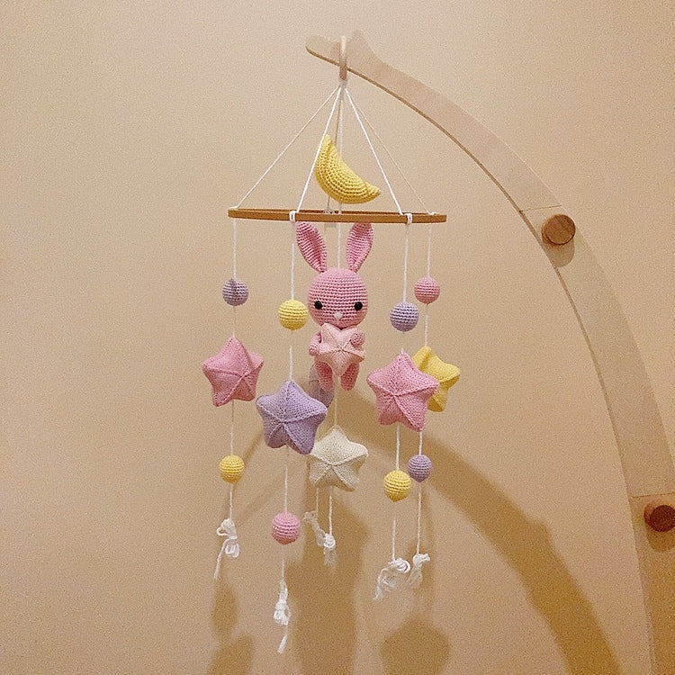 Mobile bébé étoilé en crochet – Lapin & Lune rose, fait main MÔBi MÛBi