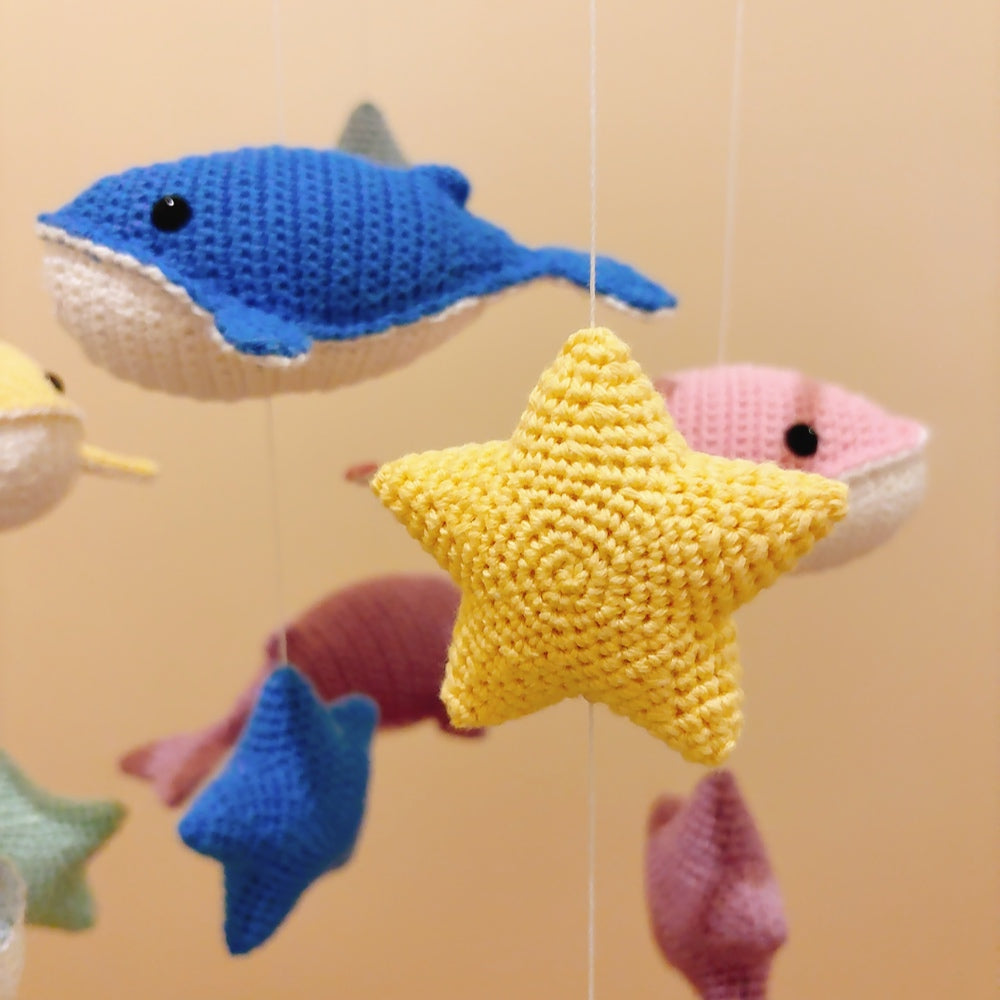 Mobile Bébé Évolutif  "La Valse des Baleines" - Crochet Fait Main