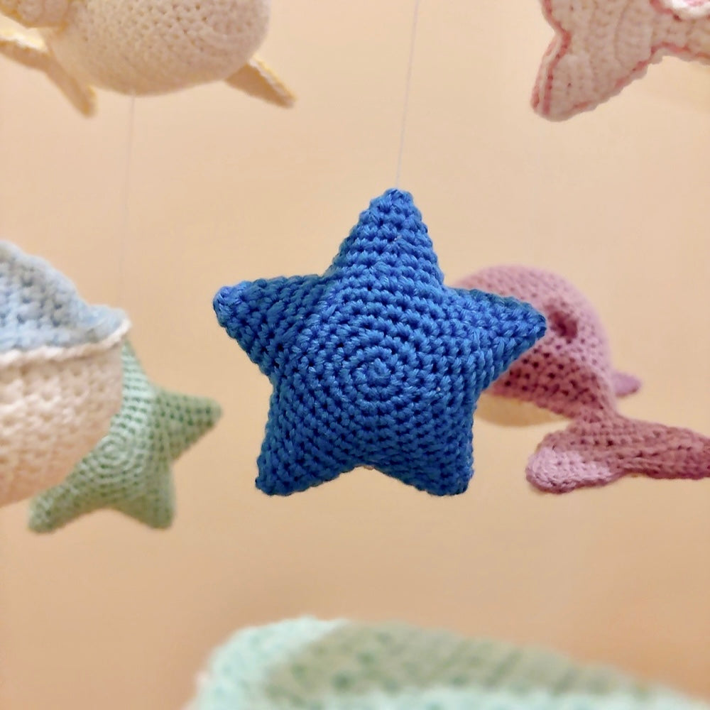Mobile Bébé Évolutif  "La Valse des Baleines" - Crochet Fait Main