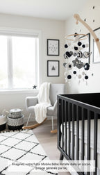 Mobile Bébé noir et blanc "Le Jardin Stellaire" – Crochet Fait Main