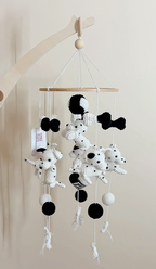Mobile Bébé noir et blanc Évolutif "Les adorables Dalmatiens" V2 - Crochet Fait Main