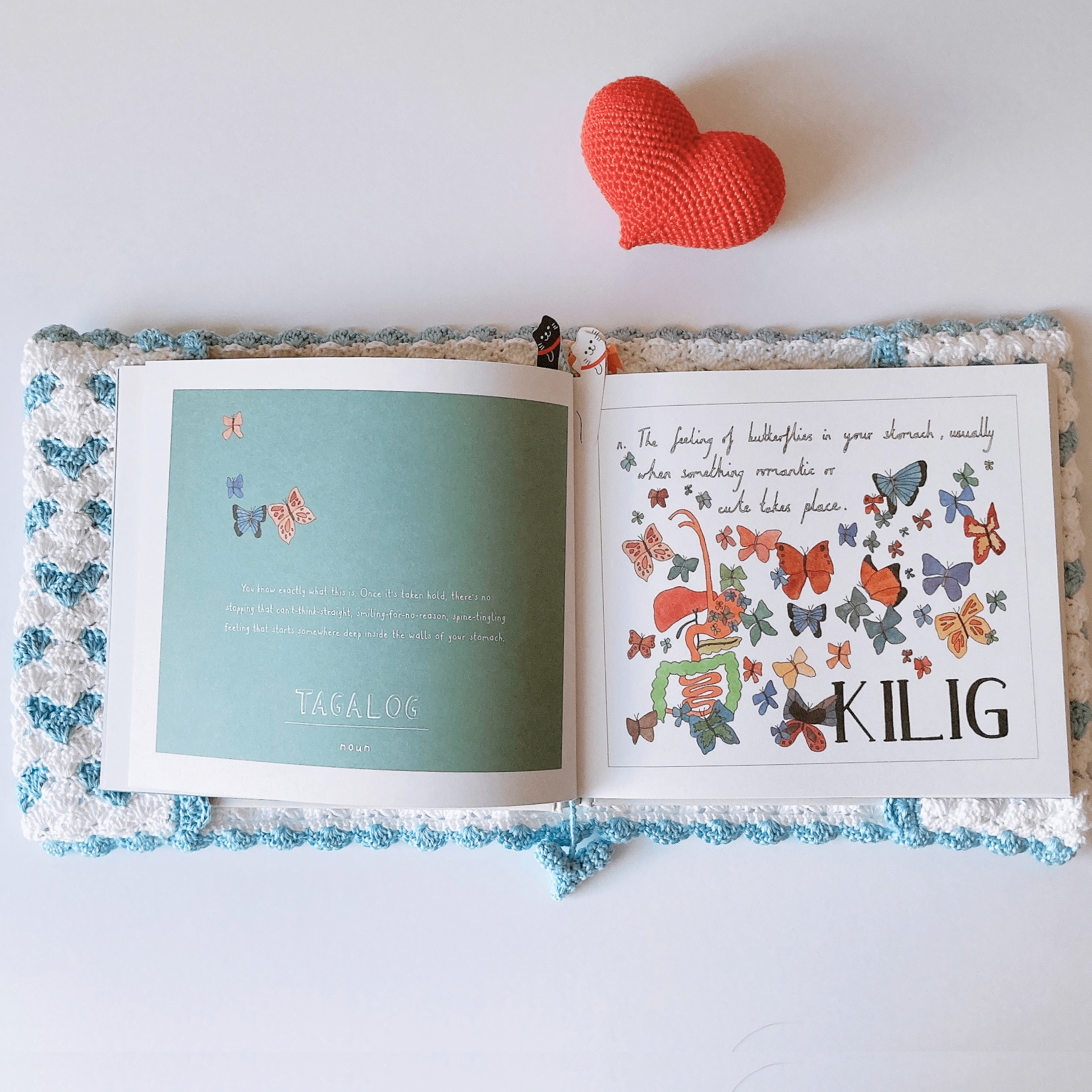 Pochette de livre au motif cœurs Fleurétoilée
