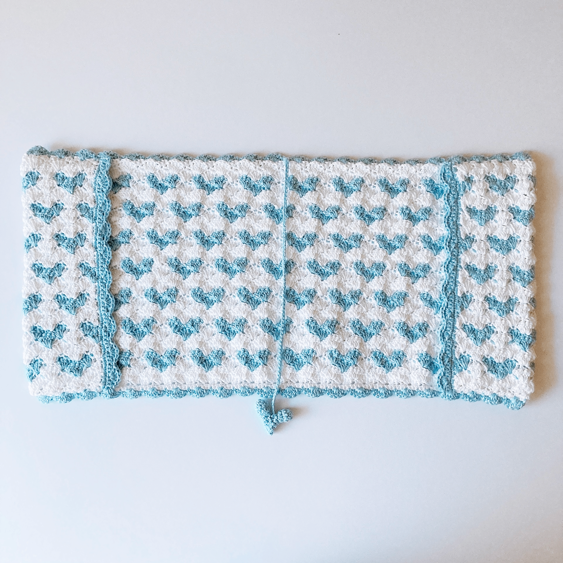 Pochette de livre au motif cœurs Fleurétoilée
