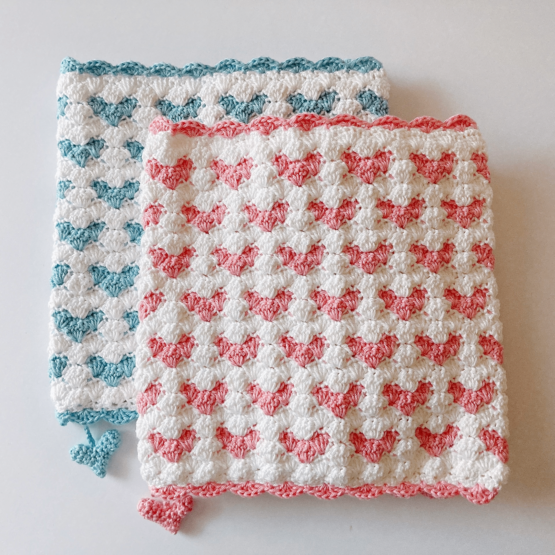Pochette de livre au motif cœurs Fleurétoilée