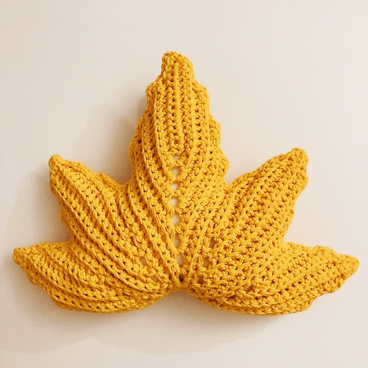 Coussin automnal feuille d'érable au crochet