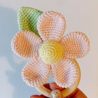 Hochet Fleur Bébé – Anneau en Bois & Crochet Fait Main