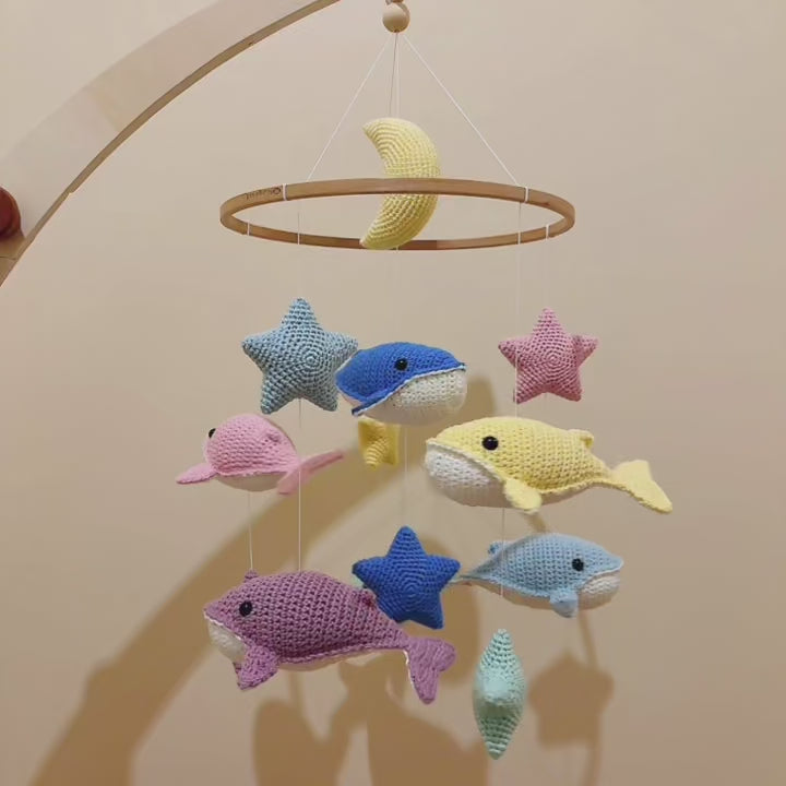 Mobile Bébé Évolutif  "La Valse des Baleines" - Crochet Fait Main