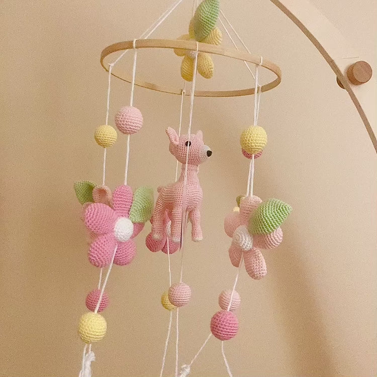 Mobile Bébé Fleurs & Bambi – Crochet Fait Main, Décoration Apaisante