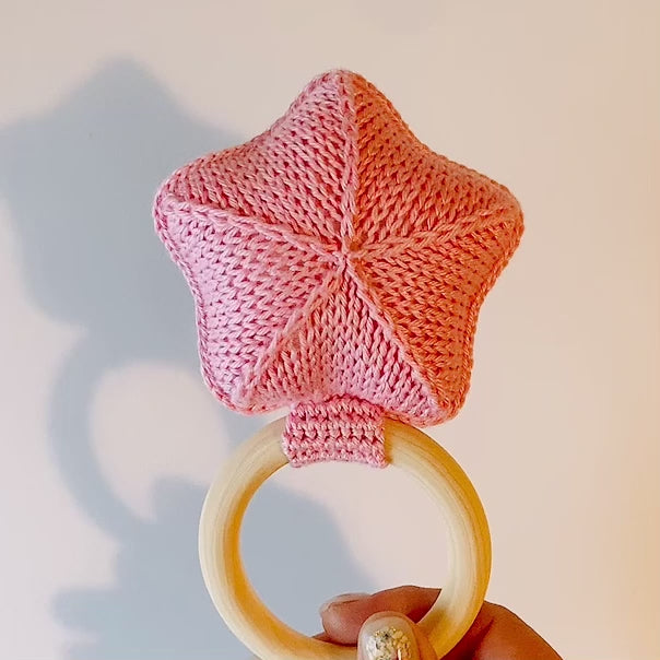 Hochet Étoile Bébé – Anneau Dentition en Bois & Crochet Fait Main