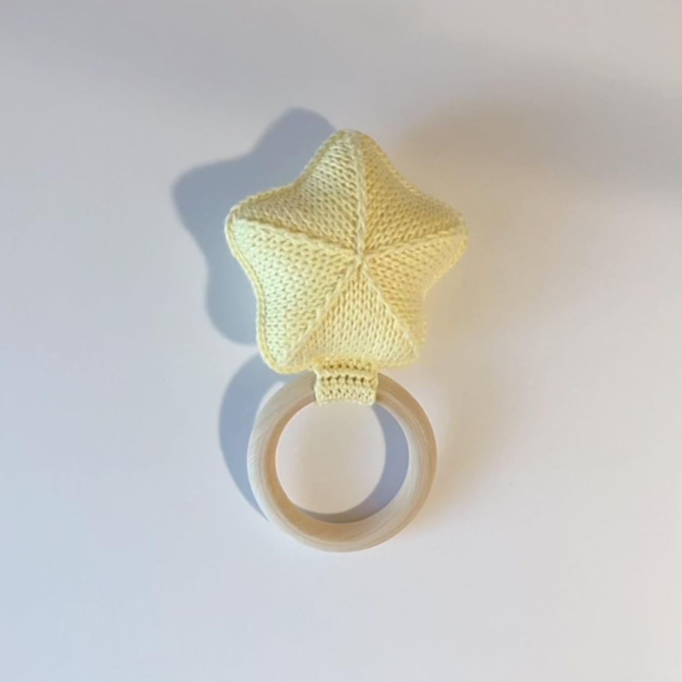 Hochet Étoile Bébé – Anneau Dentition en Bois & Crochet Fait Main