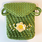 Sac bandoulière en raphia : une fleur brodé en 3D