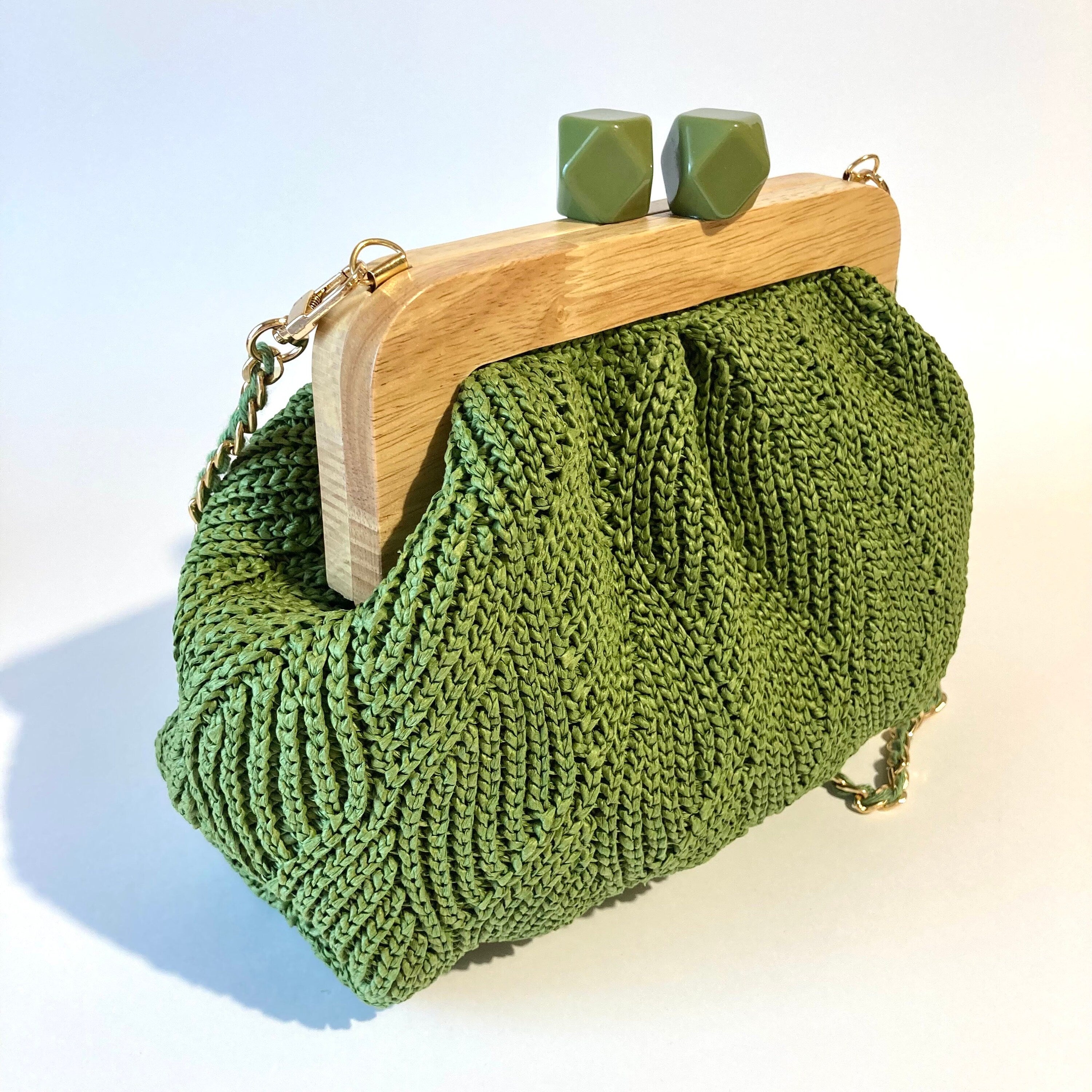 Pochette raphia feuilleté : Pochette en motif feuilles d’été.