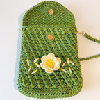 Sac bandoulière en raphia : une fleur brodé en 3D