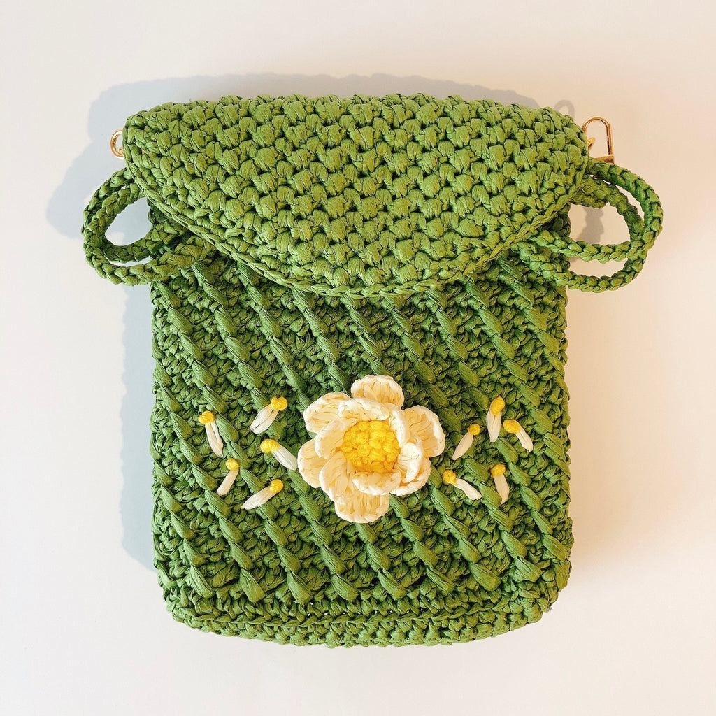 Sac bandoulière en raphia : une fleur brodé en 3D