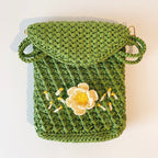 Sac bandoulière en raphia : une fleur brodé en 3D