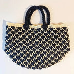 Sac à main (Bucket) Raphia en motif cœur.