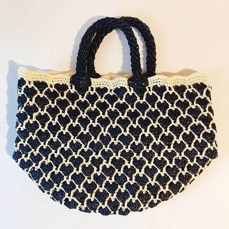 Sac à main (Bucket) Raphia en motif cœur.