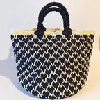 Sac à main (Bucket) Raphia en motif cœur.
